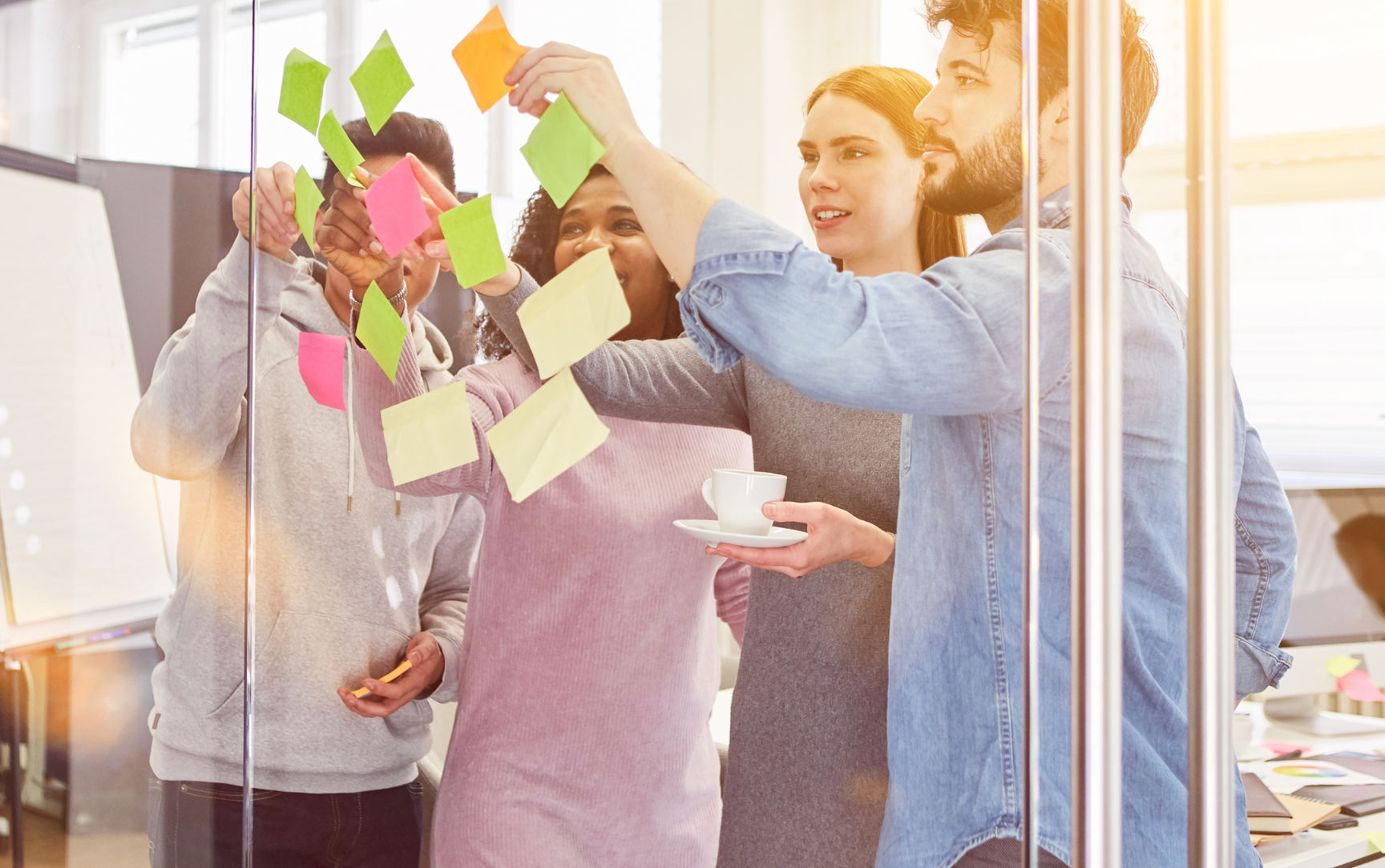 Kolleg:innen im Gespräch